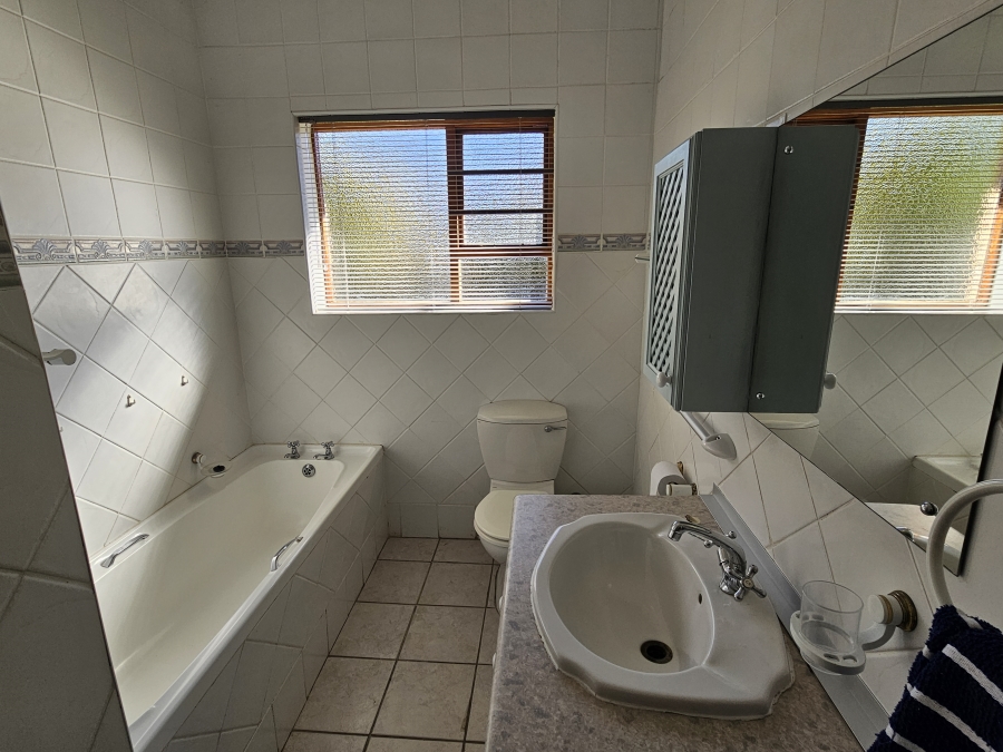 3 Bedroom Property for Sale in Wavecrest Eastern Cape